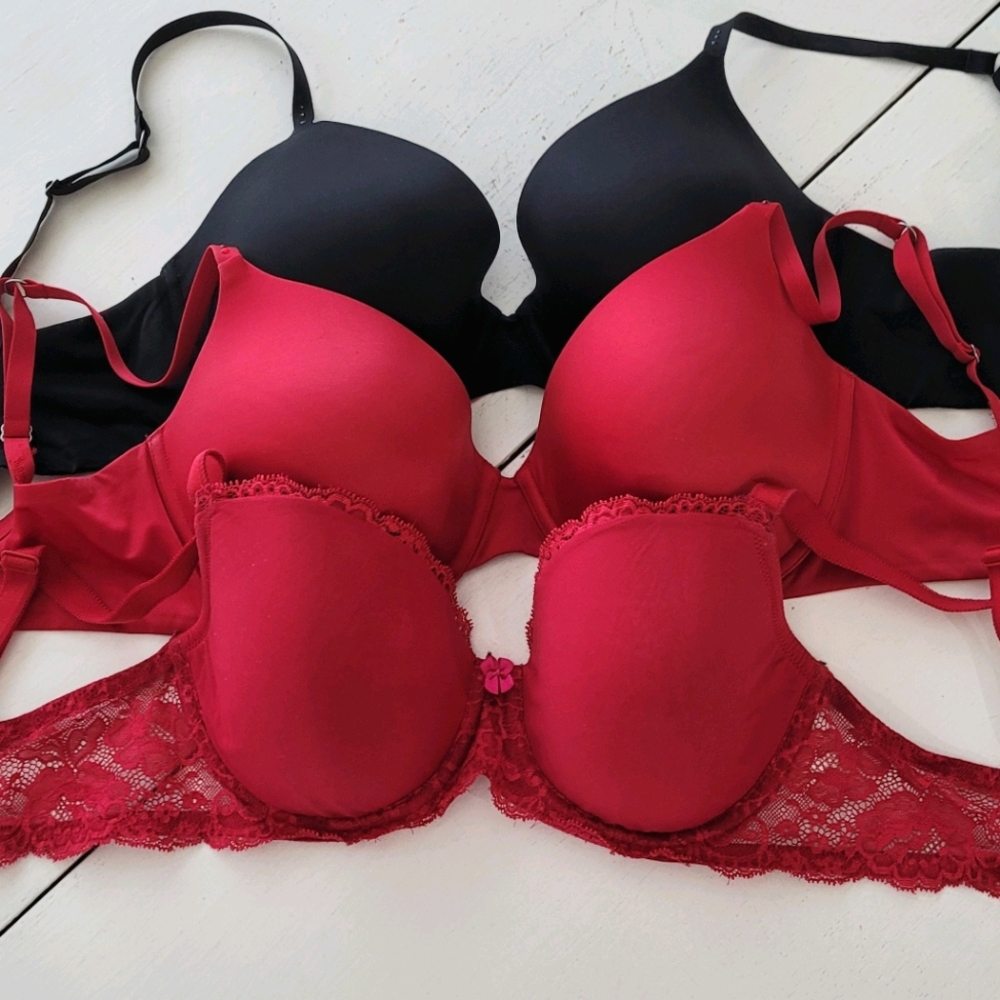3 Victoria's Secret bras